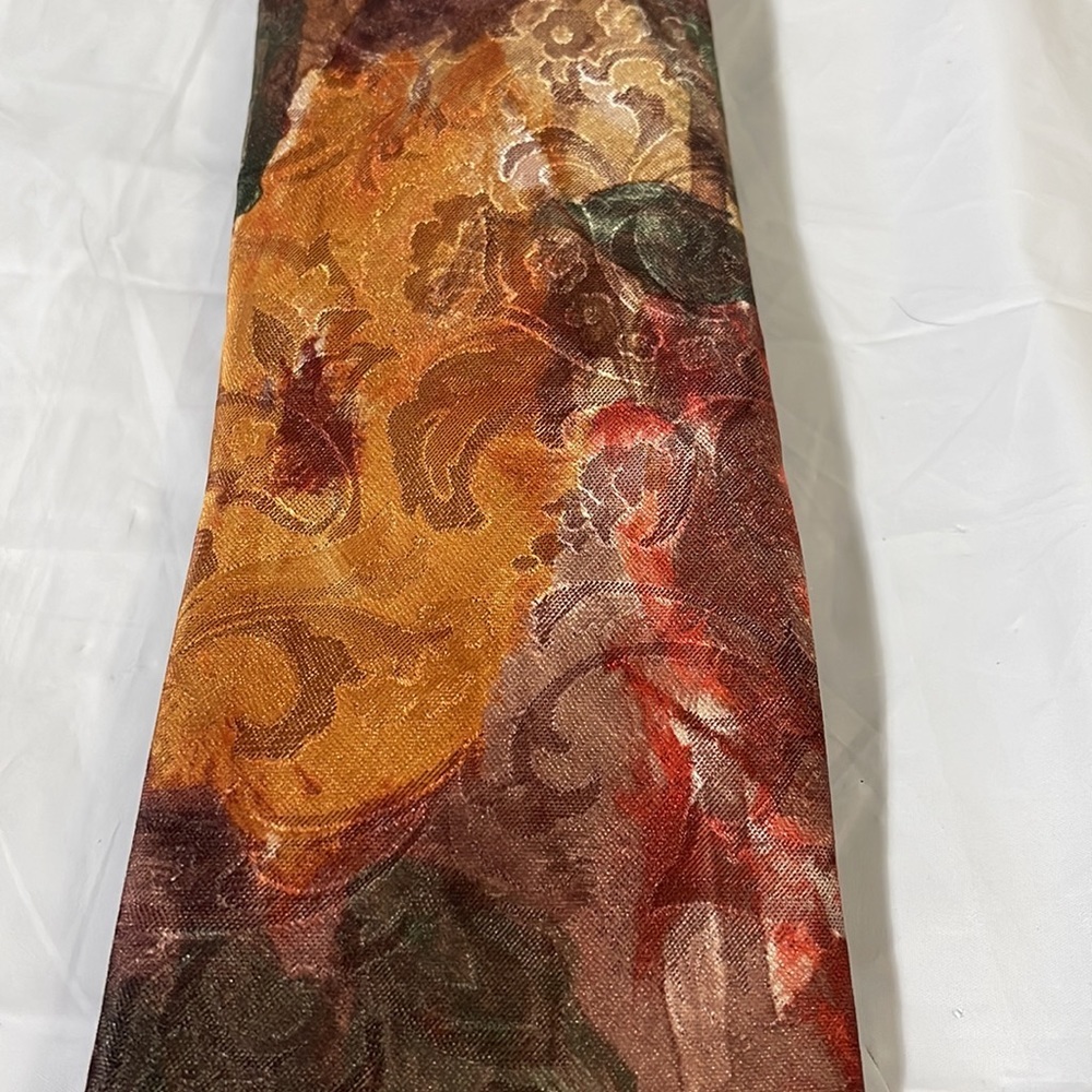 Mariano Volta men’s tie in fall colors of green, orange, gold, red 4”W x 58” - Picture 2 of 6